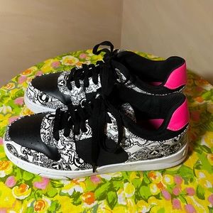 Airwalk Manova Vintage Style Airwalks Women Size 8.5 Gently Worn